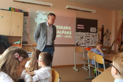 2.b klase iepazīst vēsturi