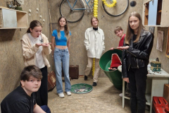 Skolēnu bilde vienā no izlaušanās istabām