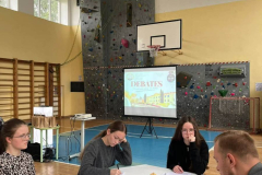 Iespejo-lidzalibu_diskusija_ar_politikiem-15