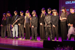 Izklausies_redzets_26-27