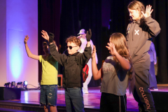 Izklausies_redzets_26-30