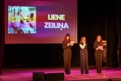 Izklausies_redzets_26-33