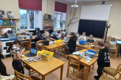 Izglitibas_tehnologiju_biblioteka_roboti_runa-3