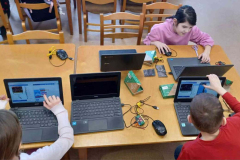 Izglitibas_tehnologiju_biblioteka_roboti_runa-5