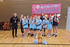 meitenu_futbols