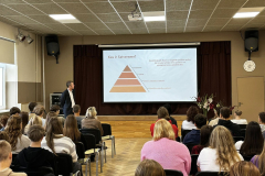 Satversmes_gtiesas_parstavji_viesojas_Brocenu_vidusskola-5