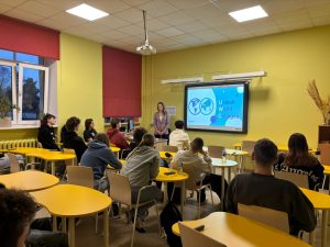 Aizvadīta iedvesmojoša tikšanās ar Brocēnu vidusskolas absolventi Ievu Noru Gediņu!