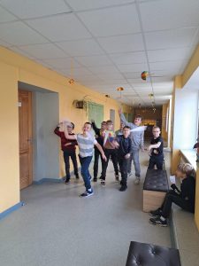 Matemātikas pulciņā iemācījās locīt lidmašīnas